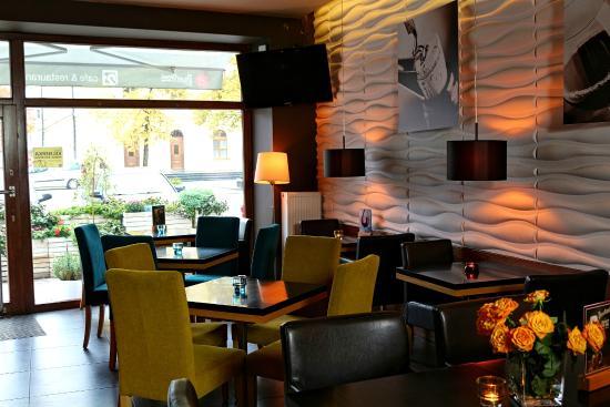 21 Cafe & Restaurant